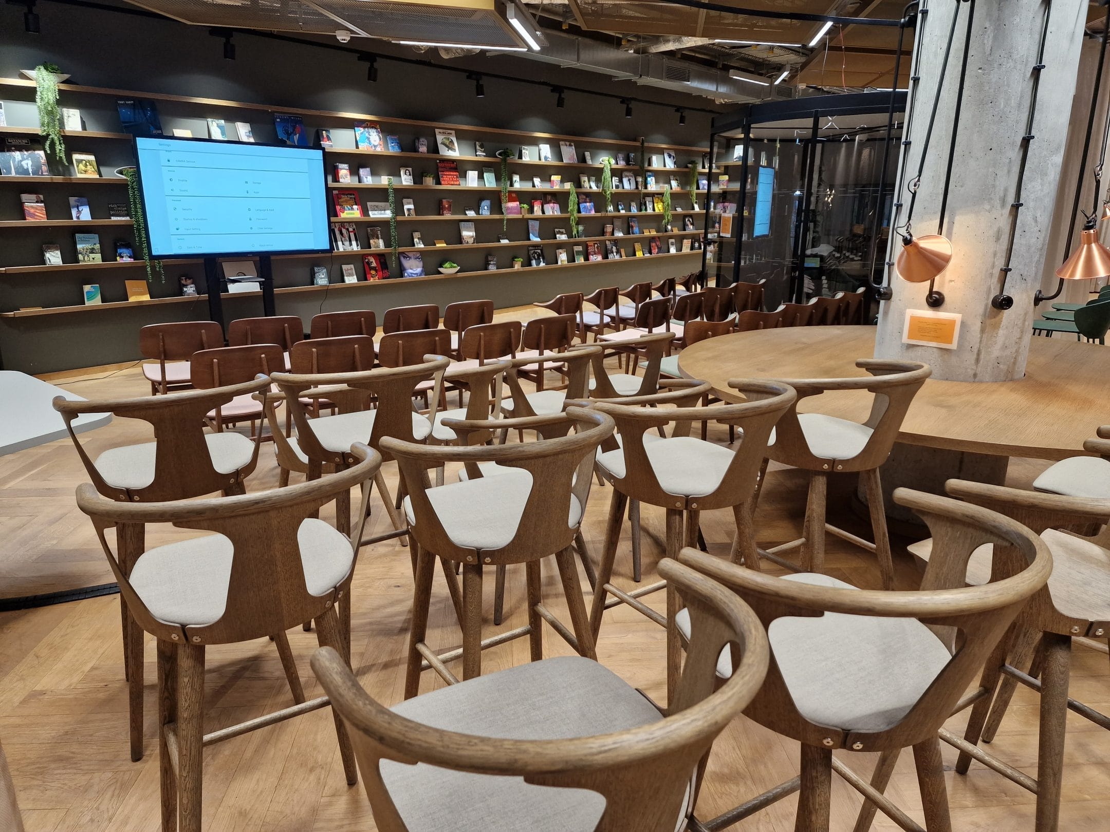 Flexible event locations for all of your needs. Our venues can be adapted to host any kind of event in a sustainable, innovative and smart environment to impress your guests.